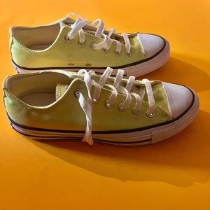 SOLD! Like new Unisex Converse Chuck Taylors